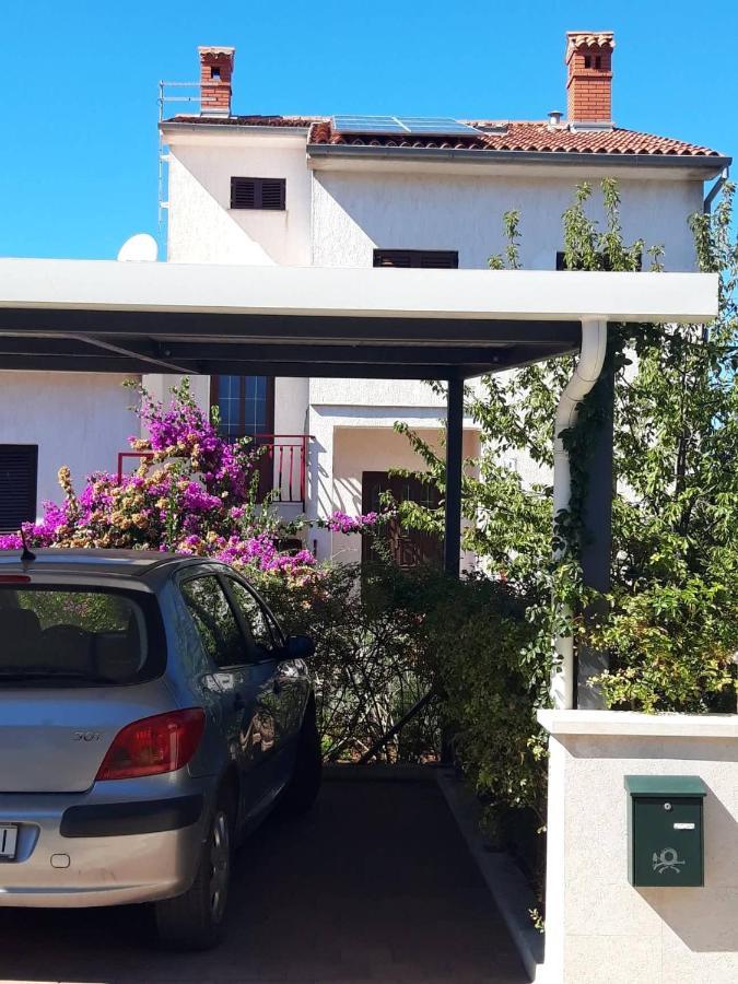Apartment Silvana Ровин Екстериор снимка