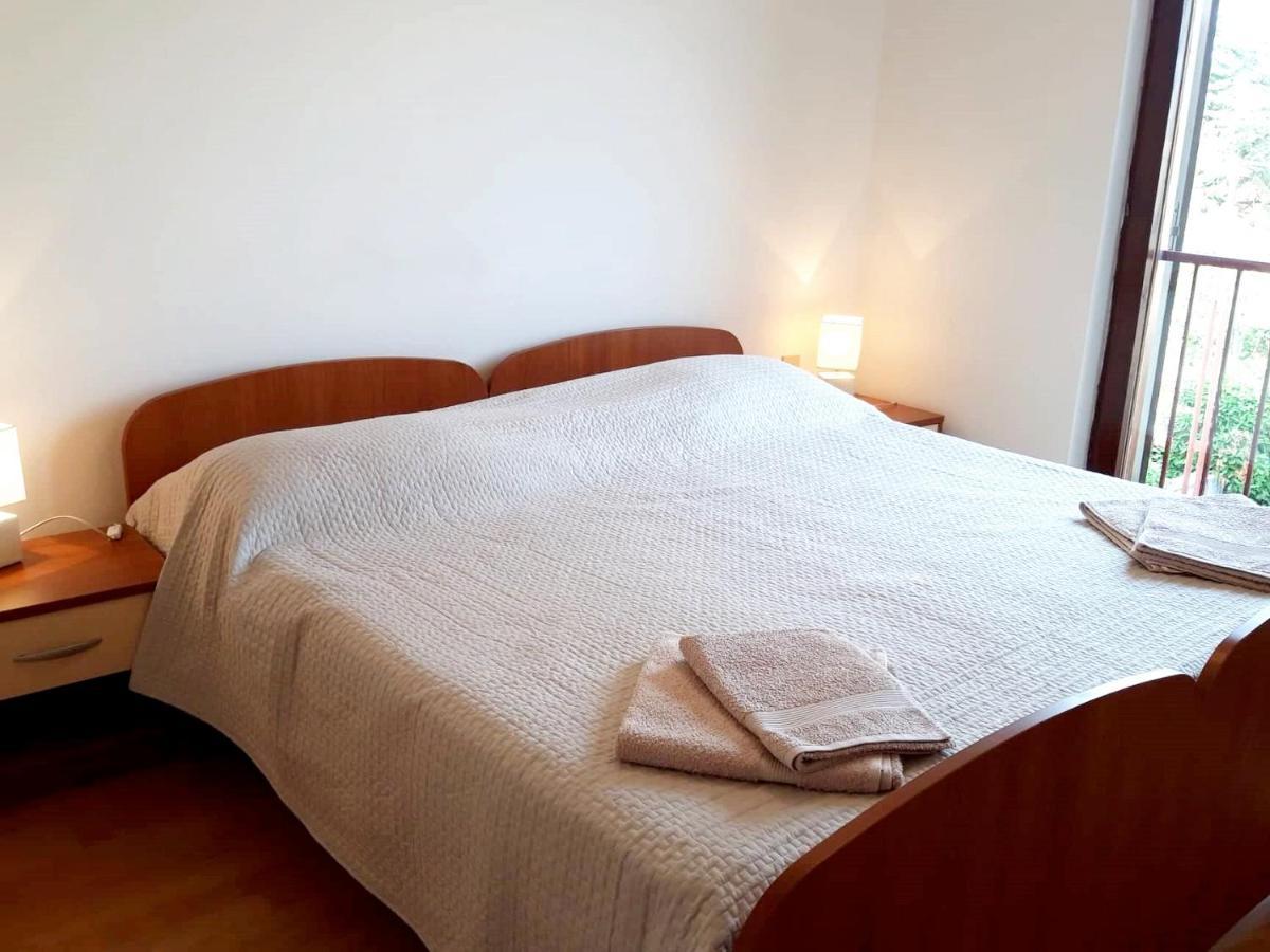 Apartment Silvana Ровин Екстериор снимка